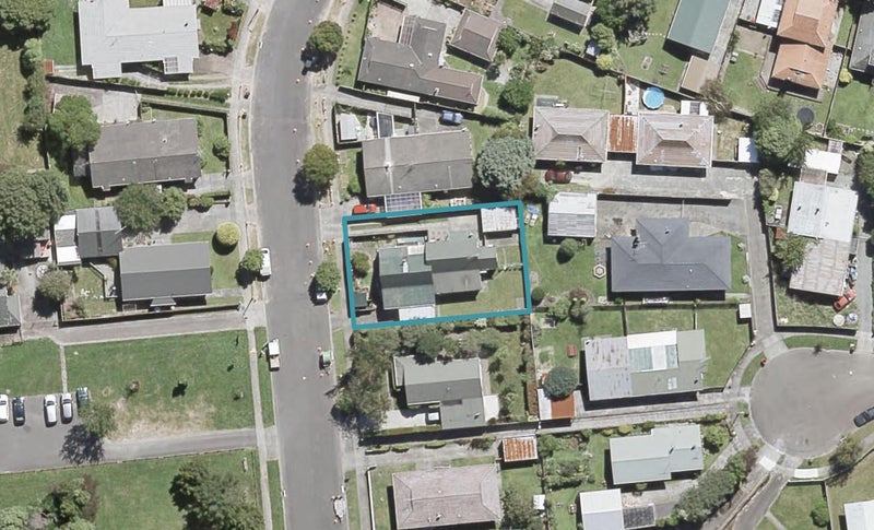 1/7 Amber Grove, Birchville, Upper Hutt - Carousel 1