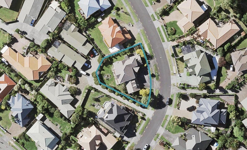 16 Rochester Crescent, Somerville, Auckland - Carousel 1