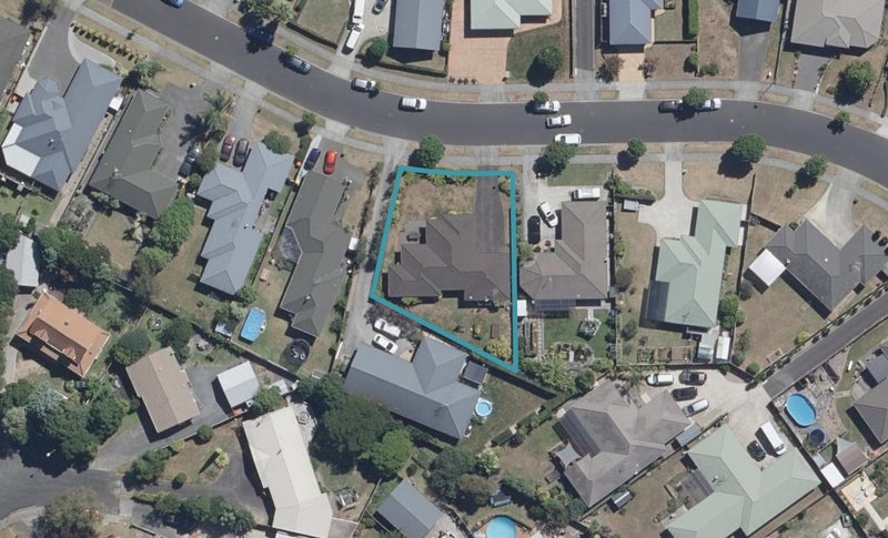 56 Waiwherowhero Drive, St Andrews, Hamilton - Carousel 1