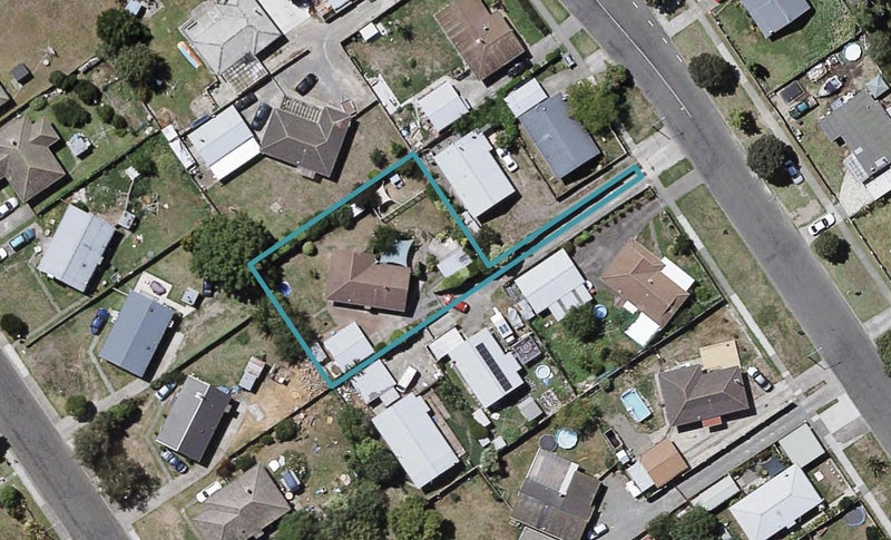 909 Collinge Road, Mayfair, Hastings - Carousel 1