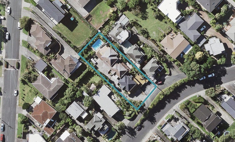 1/23 Commodore Parry Road, Castor Bay, Auckland - Carousel 1