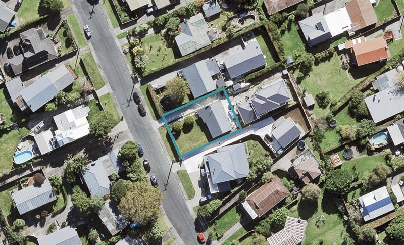 14 Drome View Place, Beach Haven, Auckland - Carousel 1