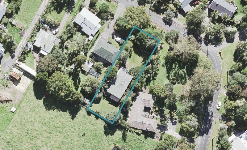 33 Grassmere Road, Henderson Valley, Auckland - Carousel 1