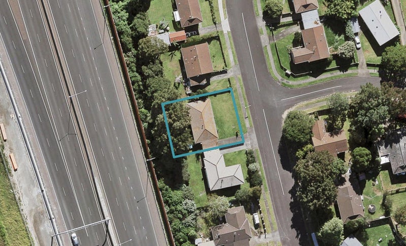 23 Holmes Drive, West Harbour, Auckland - Carousel 1
