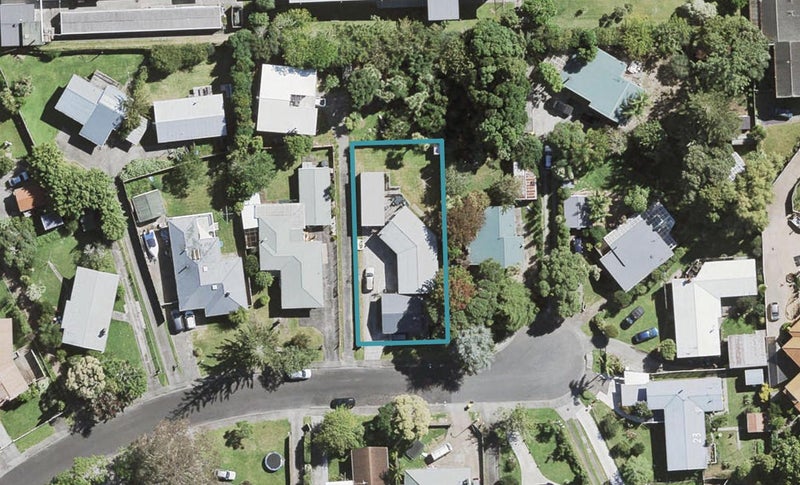 22 Sunray Avenue, Titirangi, Auckland - Carousel 1