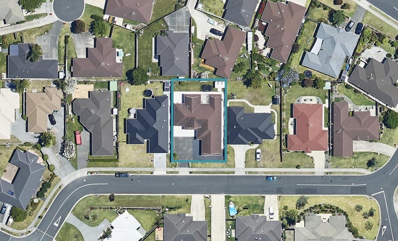 17 Blossom Grove, Papamoa Beach, Papamoa - Carousel 1