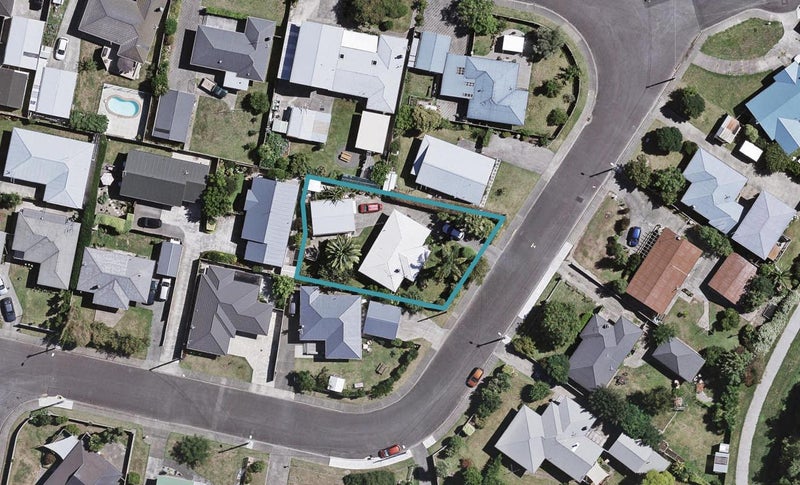 19 Warwick Crescent, Taradale, Napier - Carousel 1