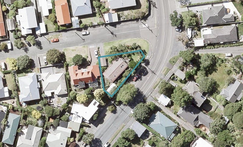 1 Puriri Street, Eastbourne, Lower Hutt - Carousel 1