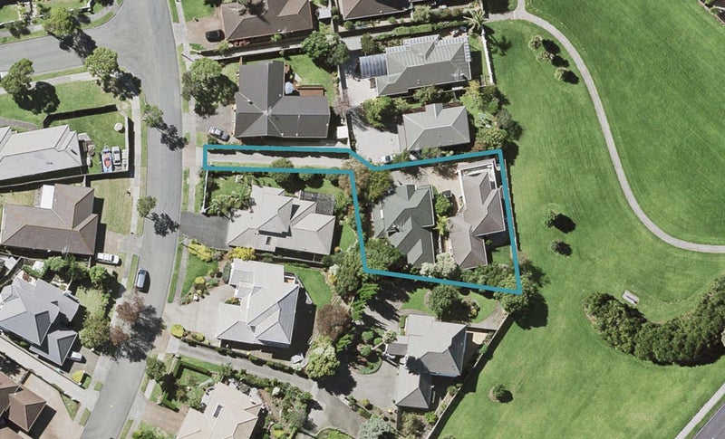 2/100 Simmental Crescent, Somerville, Manukau - Carousel 1