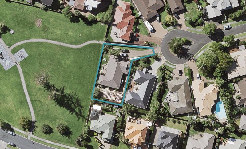 12 Pebble Beach Place, Golflands, Auckland - Carousel 1