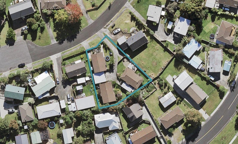 1/16 Crosby Road, West Harbour, Auckland - Carousel 1