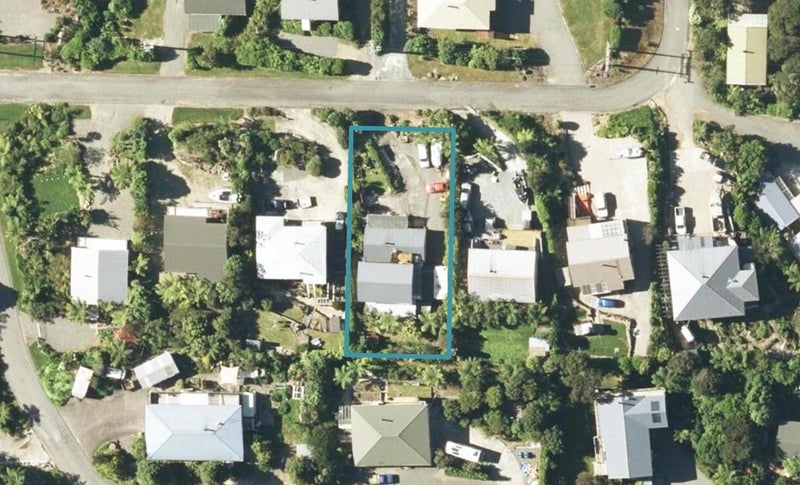 8 Field Terrace, French Pass - Carousel 1
