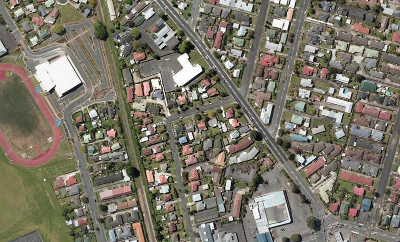 3 Simons Street, Kensington, Whangarei - Carousel 1