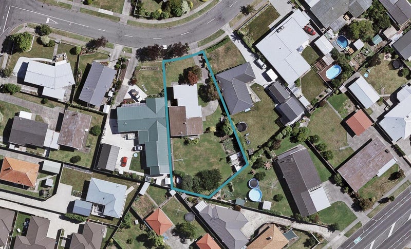 8 Upham Crescent, Taradale, Napier - Carousel 1