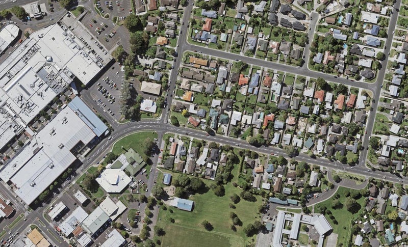 11/2 Reeves Road, Pakuranga, Auckland - Carousel 1