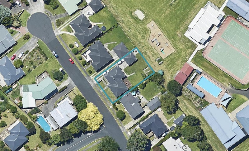 15 Sunset Crescent, Maungatapu, Tauranga - Carousel 1