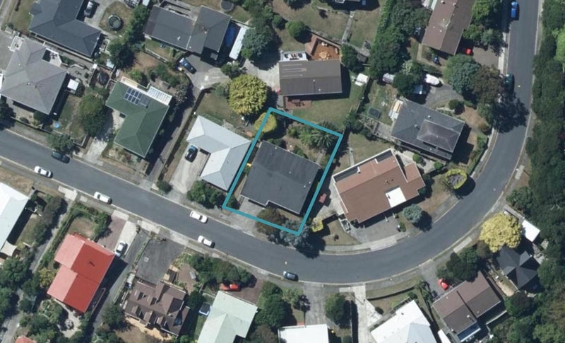 11 Kinloch Place, Papakowhai, Porirua - Carousel 1