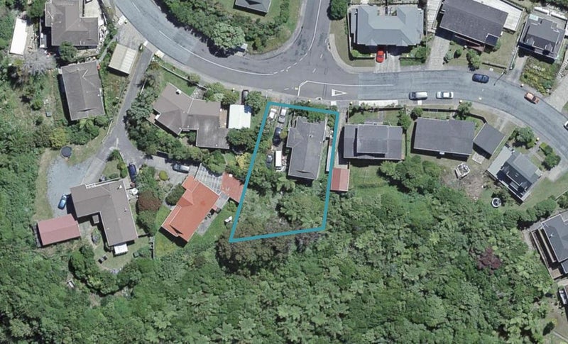 60 Woodhouse Avenue, Karori, Wellington - Carousel 1