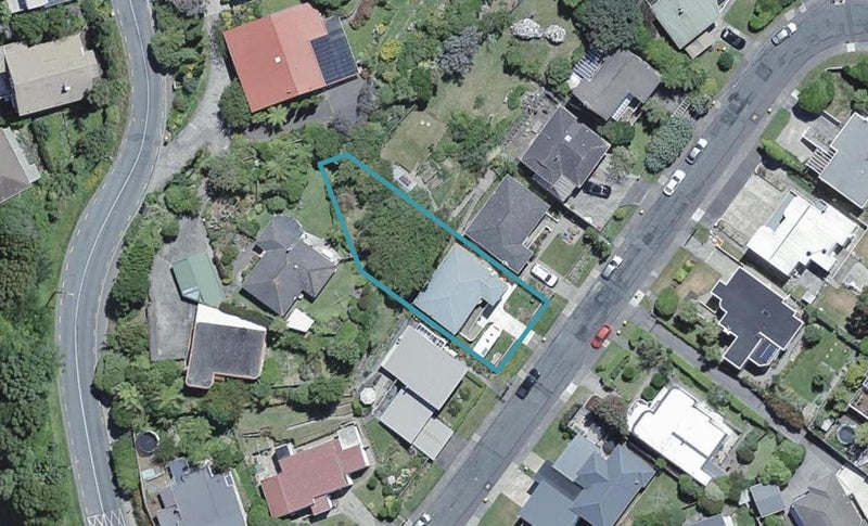 7 David Crescent, Karori, Wellington - Carousel 1
