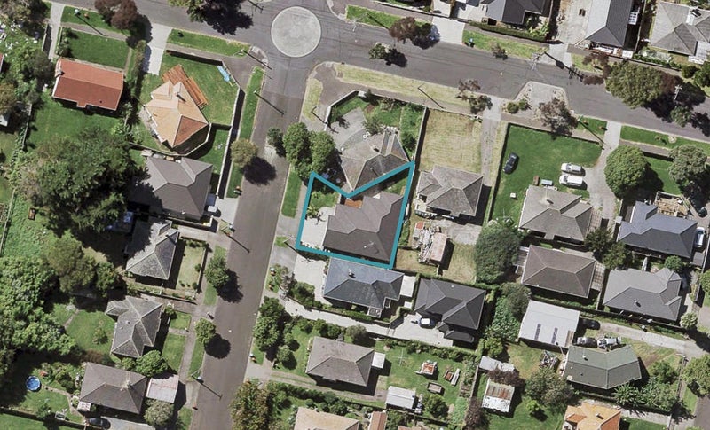 30 Holland Avenue, Point England, Auckland - Carousel 1