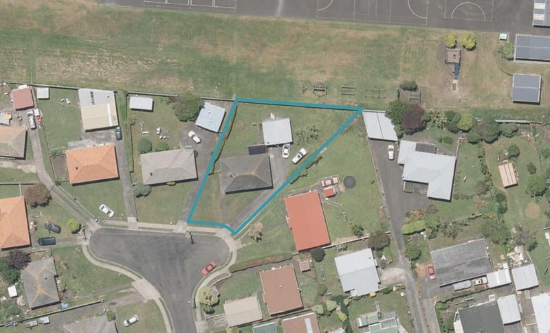 8 Mahoe Place, Gonville, Whanganui - Carousel 1