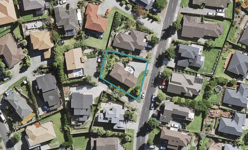 27 Virginia Street, Henderson, Auckland - Carousel 1