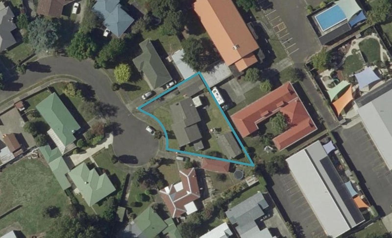 8 Brett Place, Takaro, Palmerston North - Carousel 1