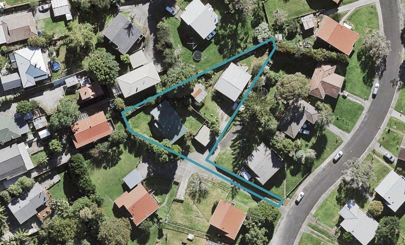 2/24 Lysander Crescent, Beach Haven, Auckland - Carousel 1