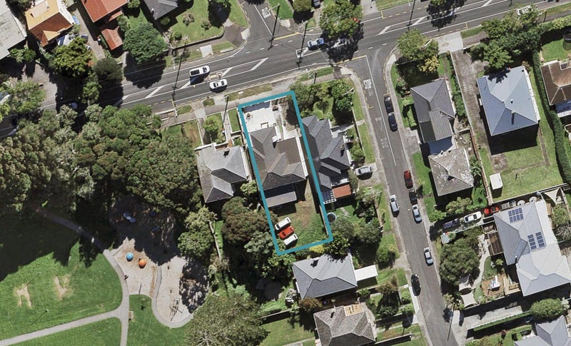52 Owairaka Avenue, Mount Albert, Auckland - Carousel 1