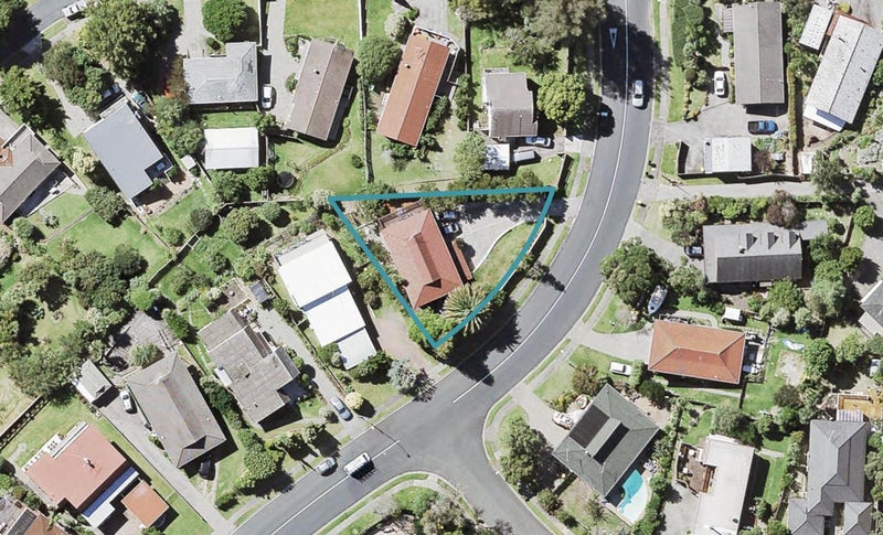 2 Oaktree Avenue, Browns Bay, Auckland - Carousel 1