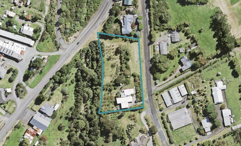 7 Carter Road, Oratia, Auckland - Carousel 1