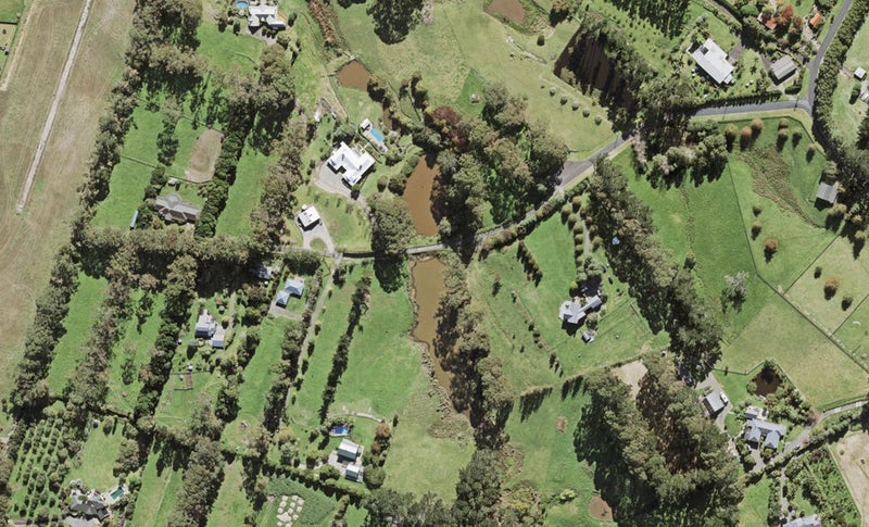 8 Daphne Harden Lane, Paremoremo, Auckland - Carousel 1
