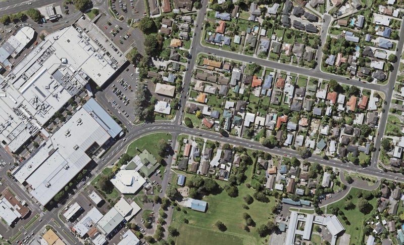 6/2 Reeves Road, Pakuranga, Auckland - Carousel 1