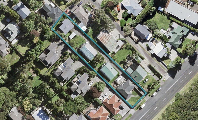 2/191 Titirangi Road, Titirangi, Auckland - Carousel 1