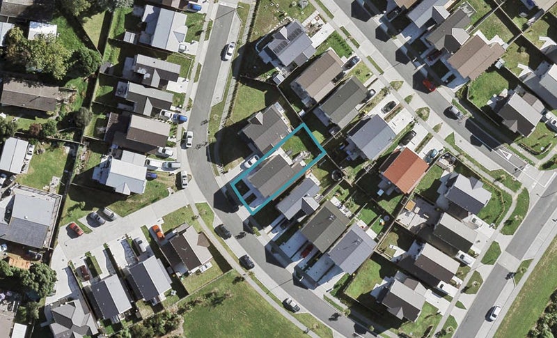 10 Tonuitanga Street, Weymouth, Auckland - Carousel 1