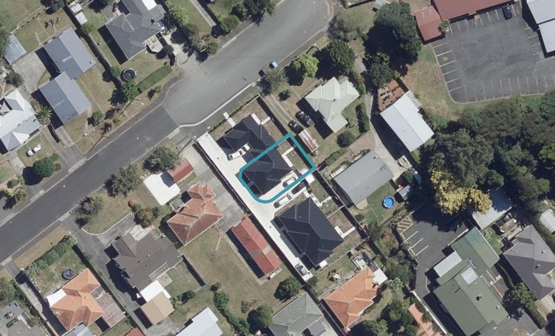 2/5 Windsor Road, Maeroa, Hamilton - Carousel 1