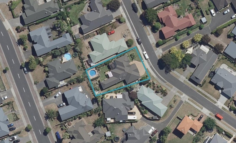 13 Roderick Place, Rototuna, Hamilton - Carousel 1