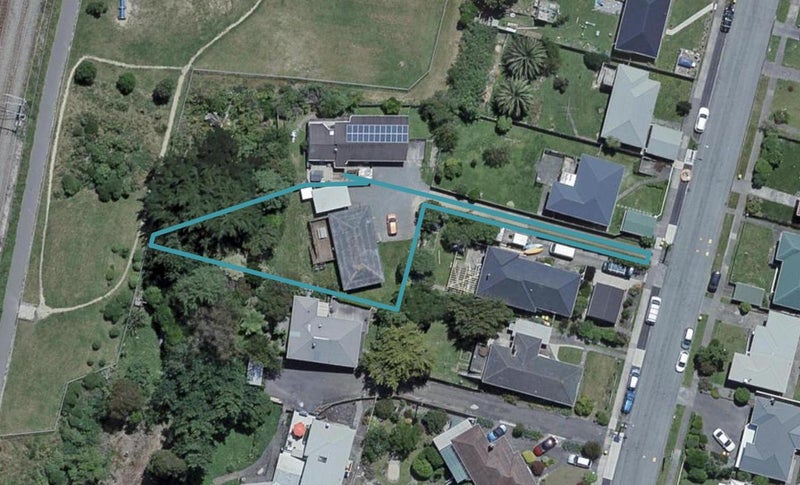 54 Taylor Terrace, Tawa, Wellington - Carousel 1