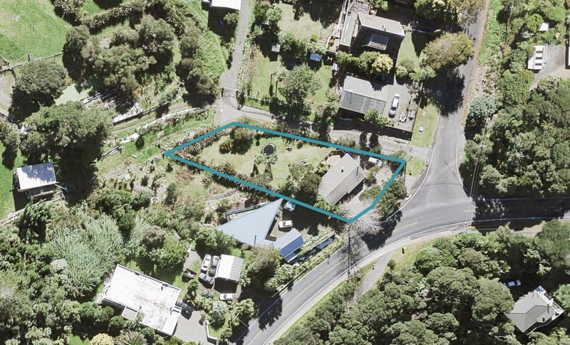 1163 Scenic Drive North, Swanson, Auckland - Carousel 1