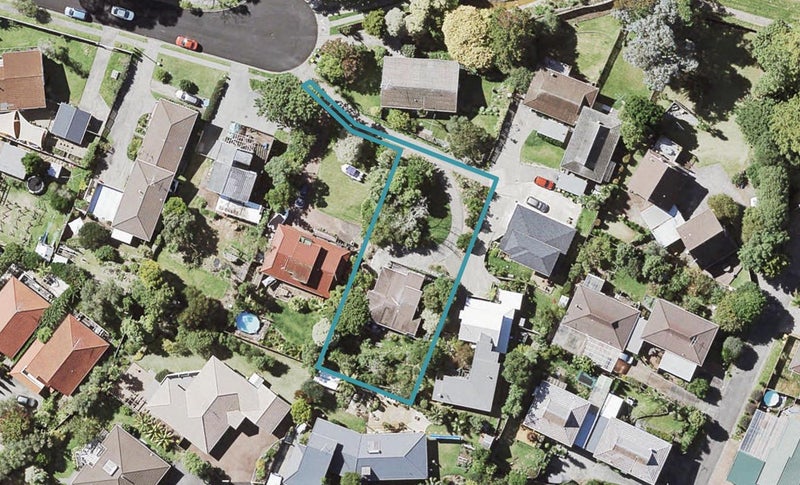 10 Celina Place, Browns Bay, Auckland - Carousel 1