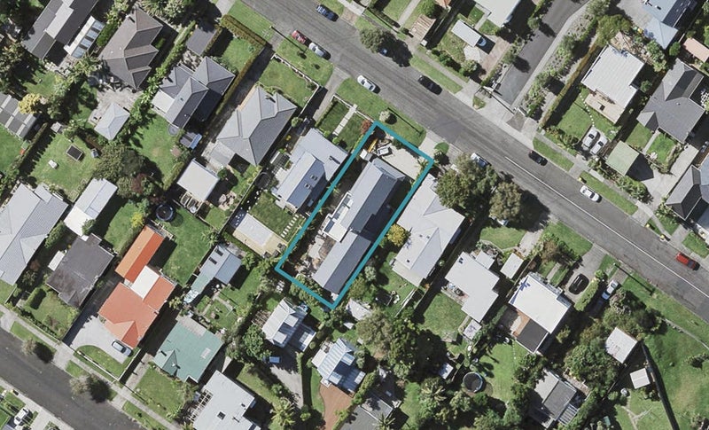 11 Coronation Street, Belmont, Auckland - Carousel 1