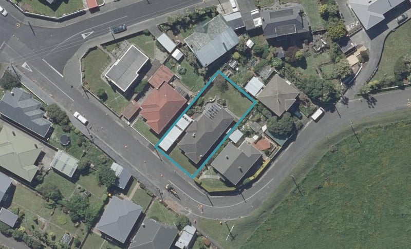 11 Gloucester Street, Andersons Bay, Dunedin - Carousel 1