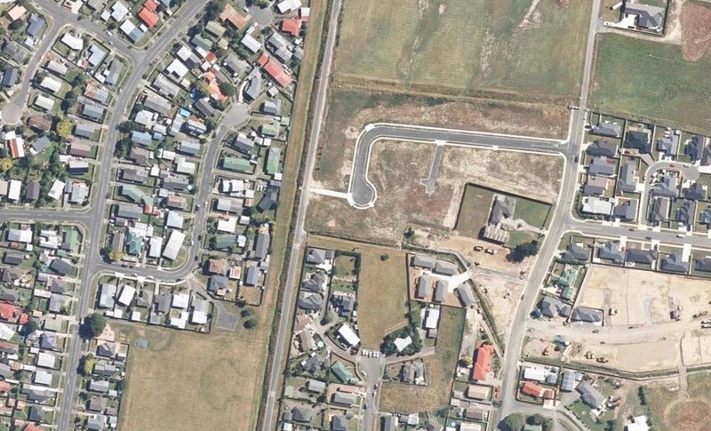 25 Te Ara o Toroa, Wainuiomata, Lower Hutt - Carousel 1