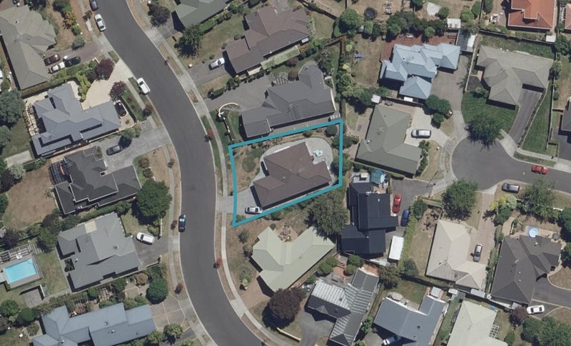 20 Keswick Crescent, Huntington, Hamilton - Carousel 1