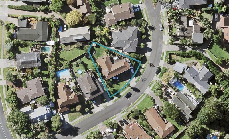 8 Cyclades Place, Shelly Park, Auckland - Carousel 1