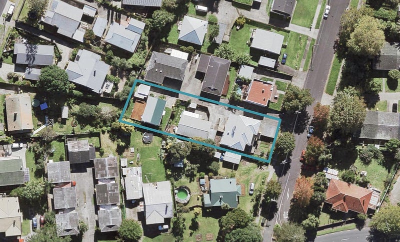 1/2 Pine Street, New Lynn, Auckland - Carousel 1