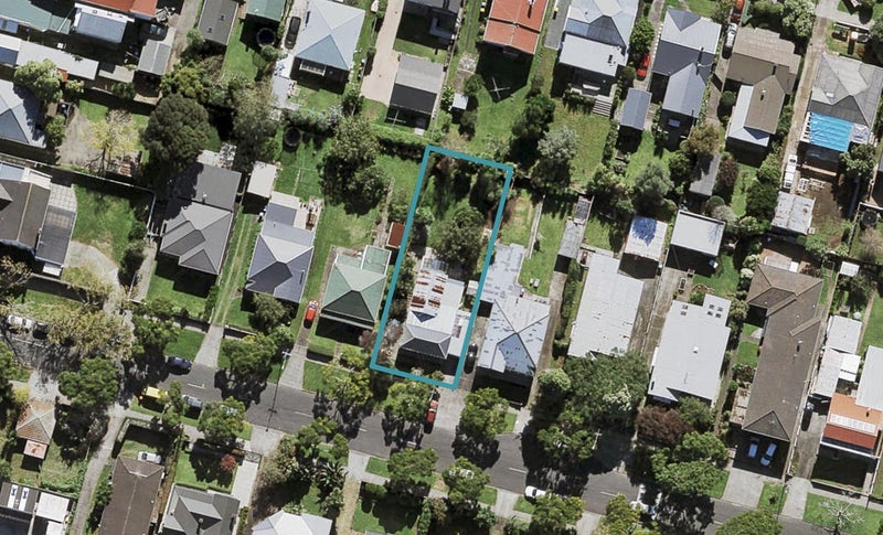 8 Halesowen Avenue, Sandringham, Auckland - Carousel 1
