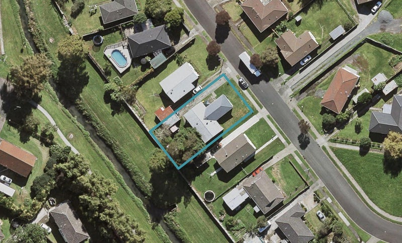 42 Molesworth Place, Mangere, Auckland - Carousel 1