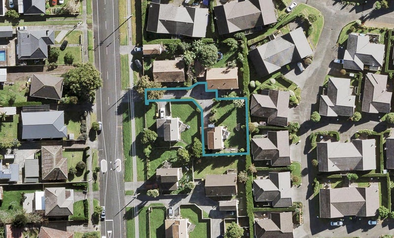 74 Beach Road, Te Atatu Peninsula, Auckland - Carousel 1