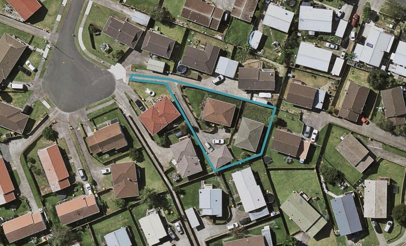 8 Townley Place, Clover Park, Auckland - Carousel 1